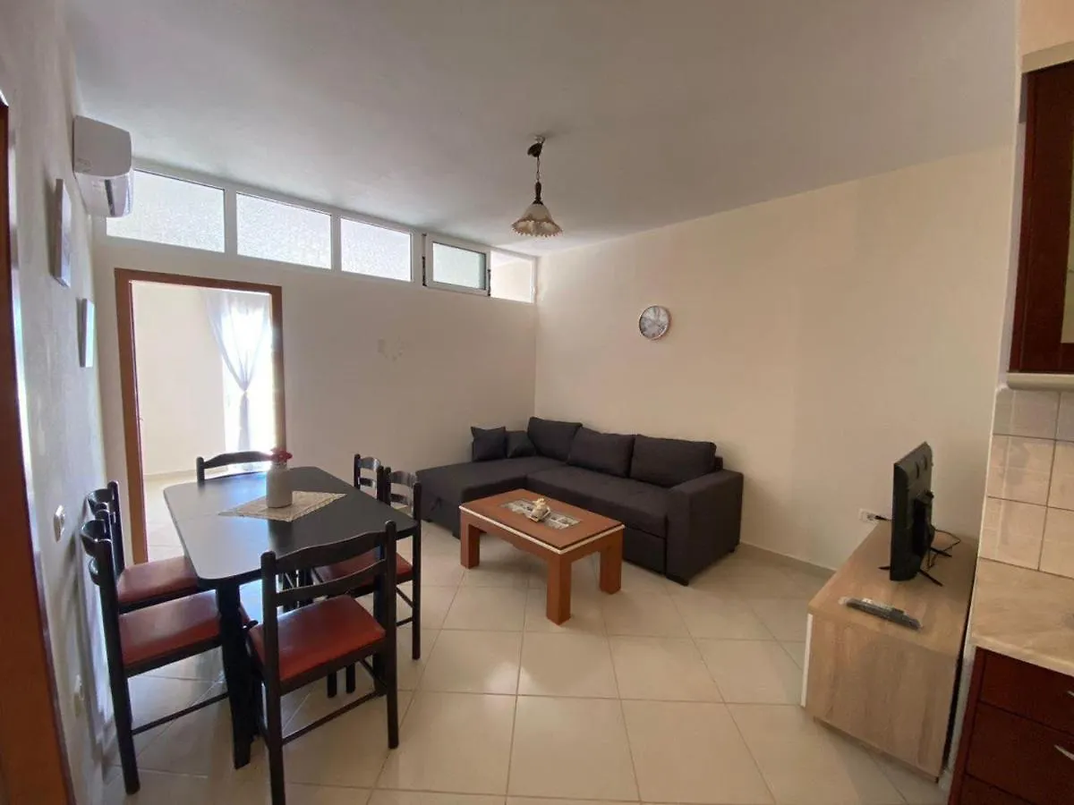 Titi'S Apartment Saranda Albania